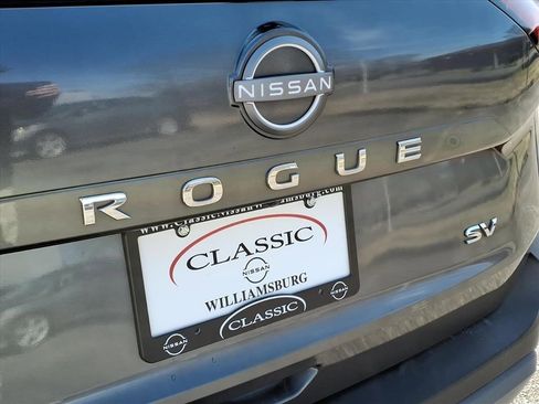 Used 2023 Nissan Rogue SV image 10