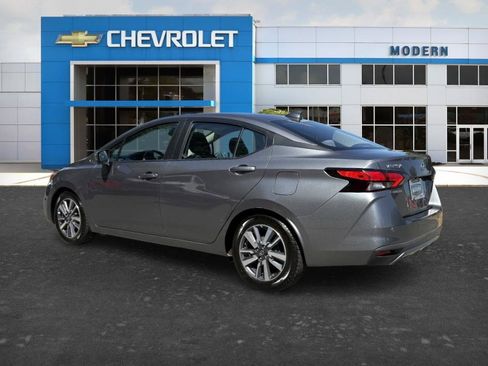 Used 2020 Nissan Versa SV FWD image 3