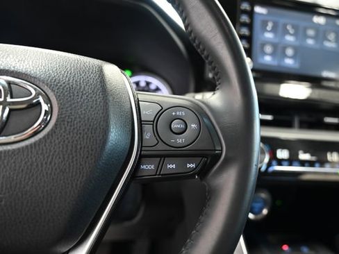Used 2022 Toyota Venza LE AWD/4WD image 25