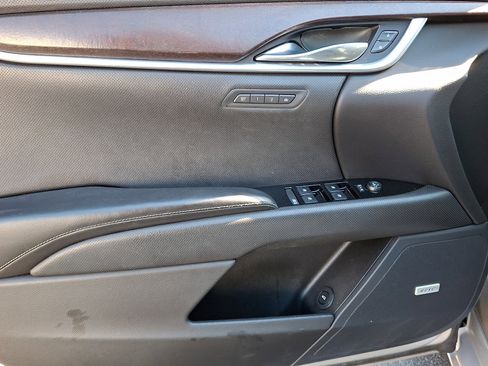 Used 2019 Cadillac XTS Luxury image 13