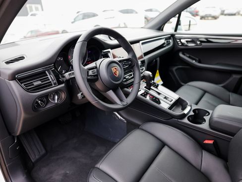 Certified 2026 Porsche Macan S AWD/4WD image 4
