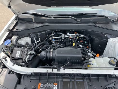 Used 2024 Ford Explorer XLT w/ Equipment Group 202A AWD/4WD image 34