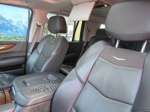 Used 2017 Cadillac Escalade Premium Luxury w/ LPO, Radiant Package AWD/4WD image 40
