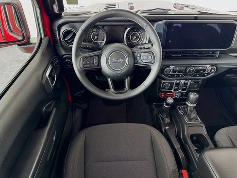 Used 2025 Jeep Wrangler Unlimited Rubicon AWD/4WD image 22