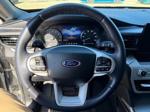 Used 2021 Ford Explorer XLT w/ Equipment Group 202A AWD/4WD image 17