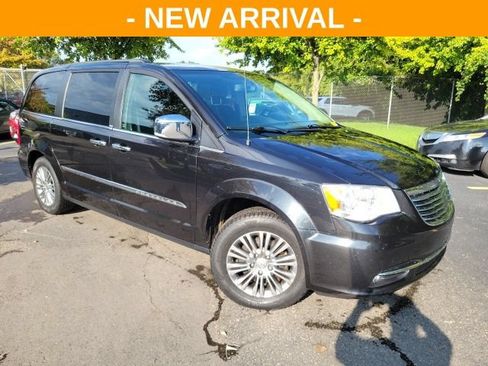 Used 2013 Chrysler Town & Country Touring-L w/ Driver Convenience Group FWD image 1