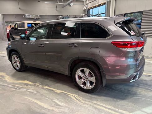 Used 2017 Toyota Highlander Limited AWD/4WD image 39