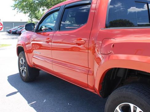 Used 2017 Toyota Tacoma TRD Off-Road AWD/4WD image 43