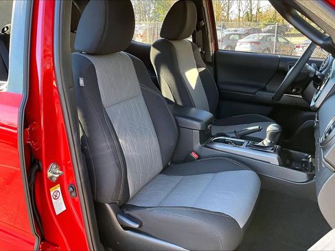 Used 2020 Toyota Tacoma TRD Sport image 9