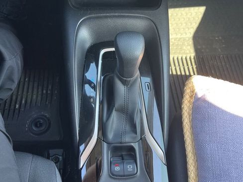 Used 2022 Toyota Corolla LE w/ LE Premium Package image 9