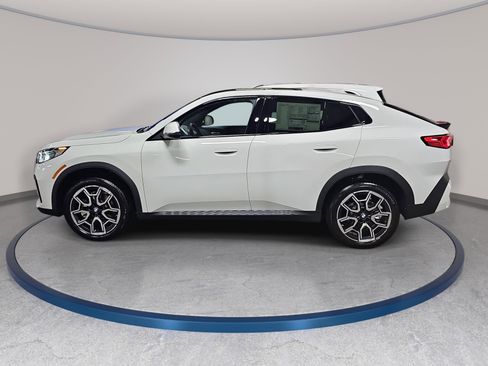 New 2026 BMW X2 xDrive28i w/ Technology Package image 8