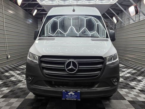 Used 2024 Mercedes-Benz Sprinter 2500 image 3