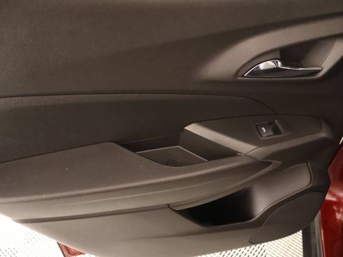 Used 2025 Chevrolet Trax RS w/ Sunroof Package FWD image 17