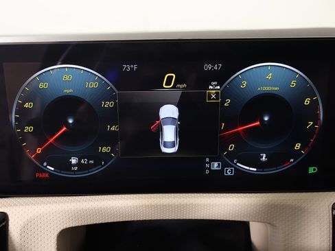 Used 2023 Mercedes-Benz CLA 250 4MATIC image 4