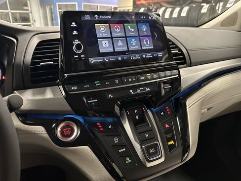New 2026 Honda Odyssey Touring image 11