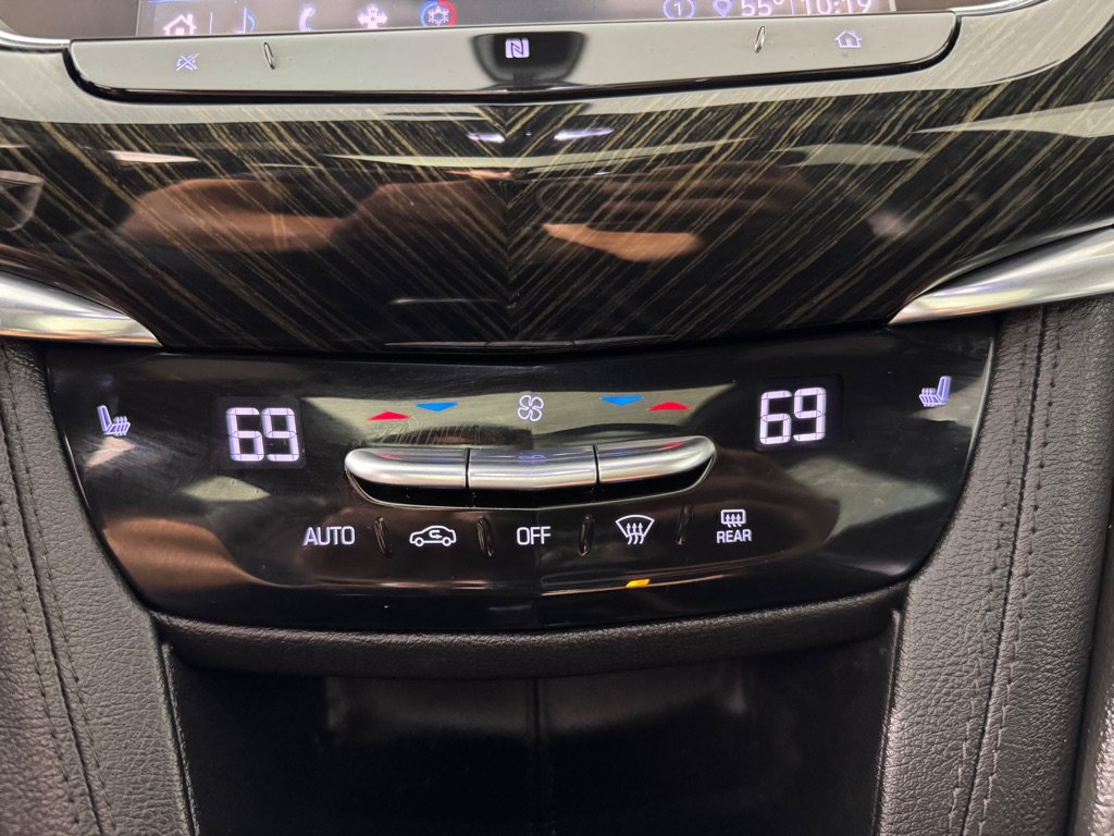 Used 2020 Cadillac XT6 Premium Luxury FWD image 16