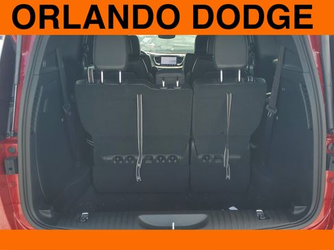 New 2026 Chrysler Pacifica Select image 5