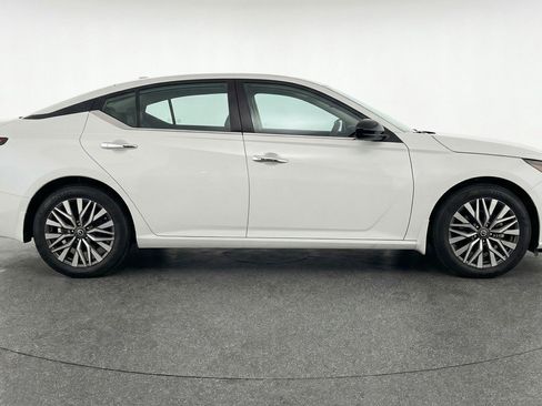Used 2025 Nissan Altima 2.5 SV image 11