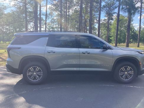 New 2026 Chevrolet Traverse LT w/ Driver Confidence Package FWD image 5