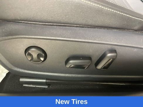 Used 2025 Volkswagen Jetta SE FWD image 12