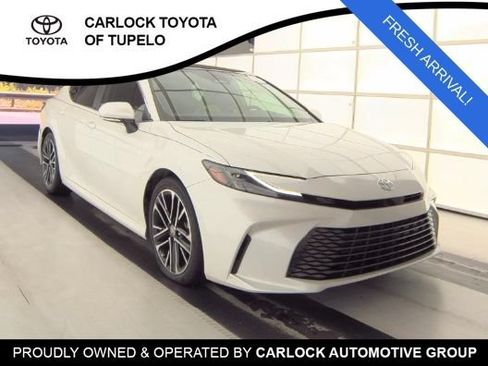 Used 2025 Toyota Camry XLE FWD image 3