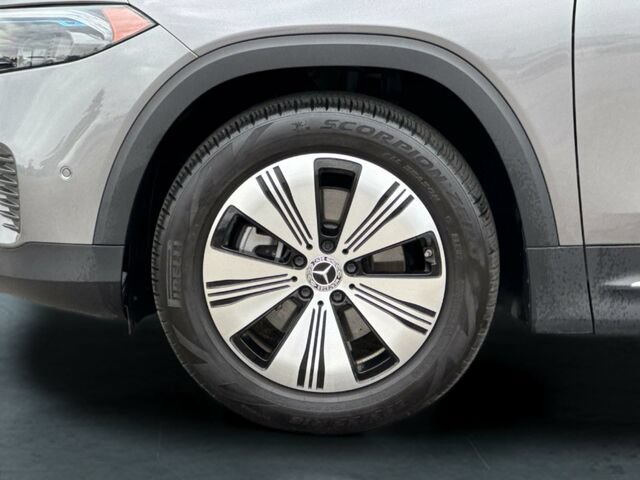 Certified 2023 Mercedes-Benz EQB 300 4MATIC w/ Exclusive Package image 32