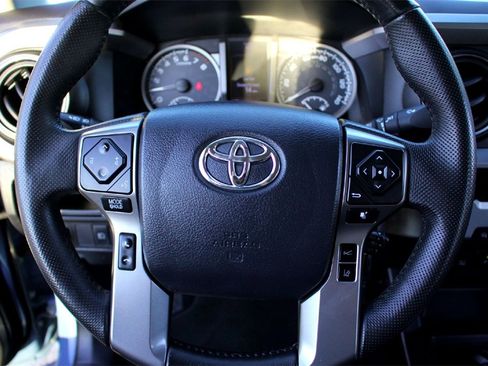 Used 2019 Toyota Tacoma TRD Sport image 11