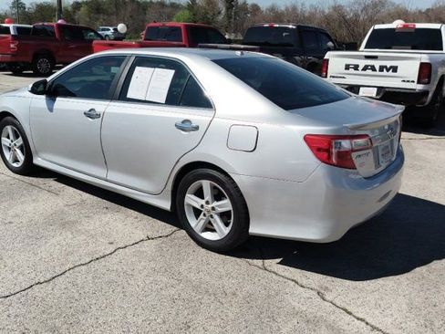 Used 2012 Toyota Camry SE image 3