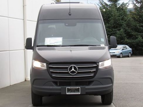 Used 2023 Mercedes-Benz Sprinter 2500 image 3