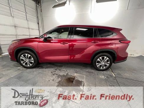 Used 2022 Toyota Highlander XLE image 5