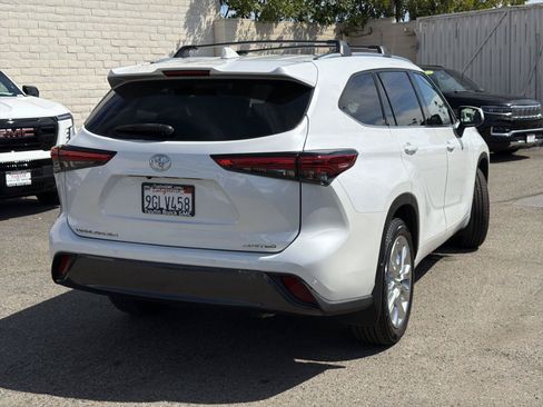 Used 2023 Toyota Highlander Limited FWD image 5