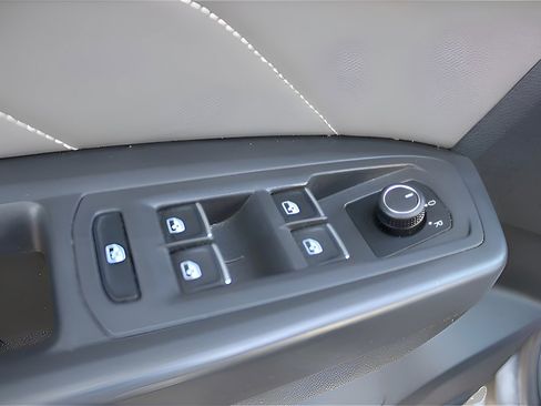 Used 2023 Volkswagen Atlas SE image 10