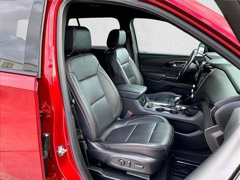 Used 2022 Chevrolet Traverse RS image 9