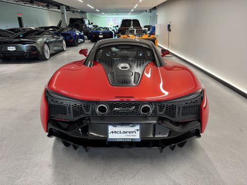 Used 2023 McLaren Artura RWD image 4