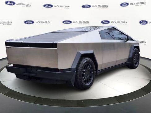 Used 2024 Tesla Cybertruck AWD Crew Cab image 5