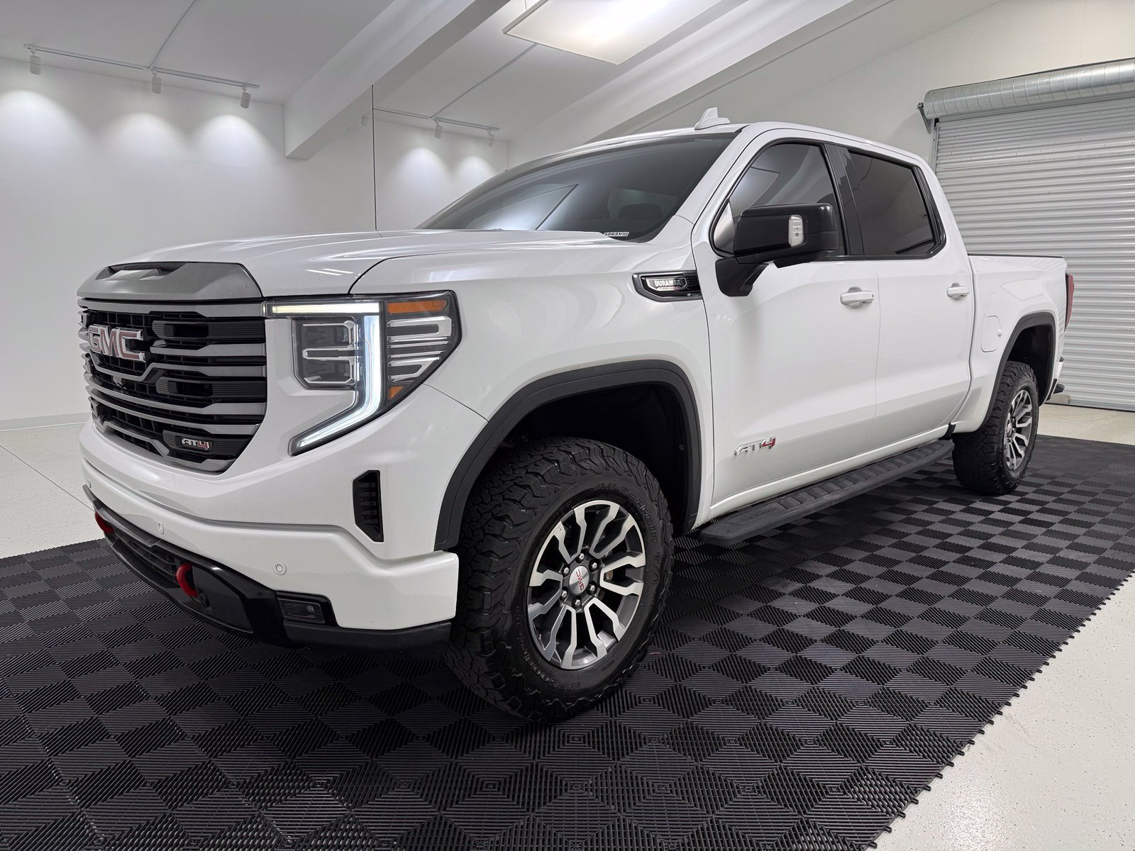 Used 2022 GMC Sierra 1500 AT4 w/ AT4 Premium Package AWD/4WD image 3