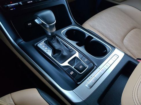 Used 2024 Kia Carnival LX image 25