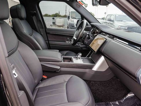 Used 2025 Land Rover Range Rover Long Wheelbase SE AWD/4WD image 21