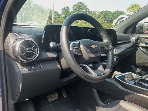 Used 2025 Chevrolet Equinox LT w/ Convenience Package II FWD image 10