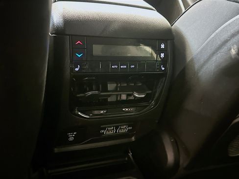 Used 2023 Jeep Grand Cherokee L Limited w/ Black Appearance Package image 29