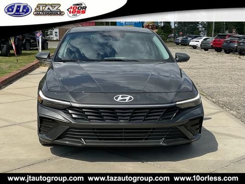 Used 2024 Hyundai Elantra SEL FWD image 2
