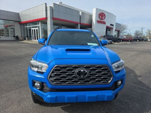 Used 2020 Toyota Tacoma TRD Sport w/ TRD Premium Sport Package image 3