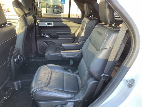 Used 2022 Ford Explorer ST w/ ST Street Pack image 23