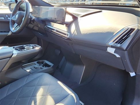 Certified 2025 BMW iX M60 image 32