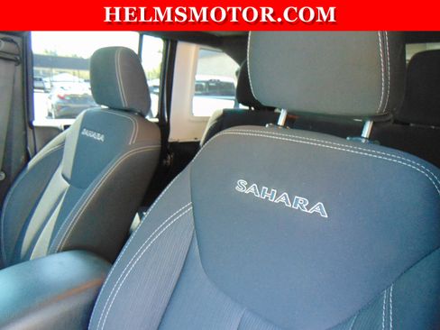 Used 2018 Jeep Wrangler Unlimited Sahara w/ Connectivity Group image 24