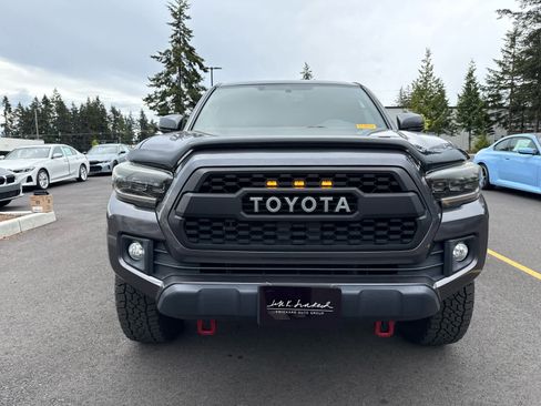 Used 2017 Toyota Tacoma TRD Off-Road w/ Tow Package (A/T) AWD/4WD image 2