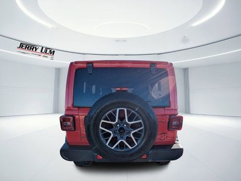 Used 2026 Jeep Wrangler Unlimited Sahara AWD/4WD image 4
