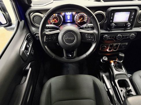 Used 2019 Jeep Wrangler Unlimited Sport S image 2