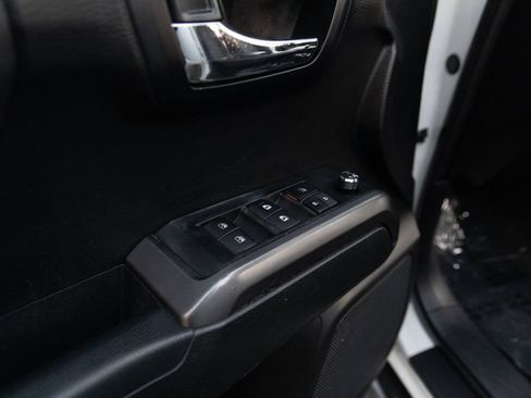 Used 2017 Toyota Tacoma TRD Sport image 14