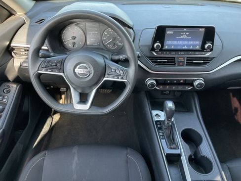 Used 2022 Nissan Altima 2.5 S FWD image 10
